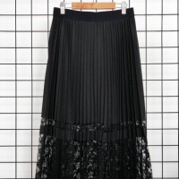 Black Women's Pleated Skirt Blended with Lace Bottom